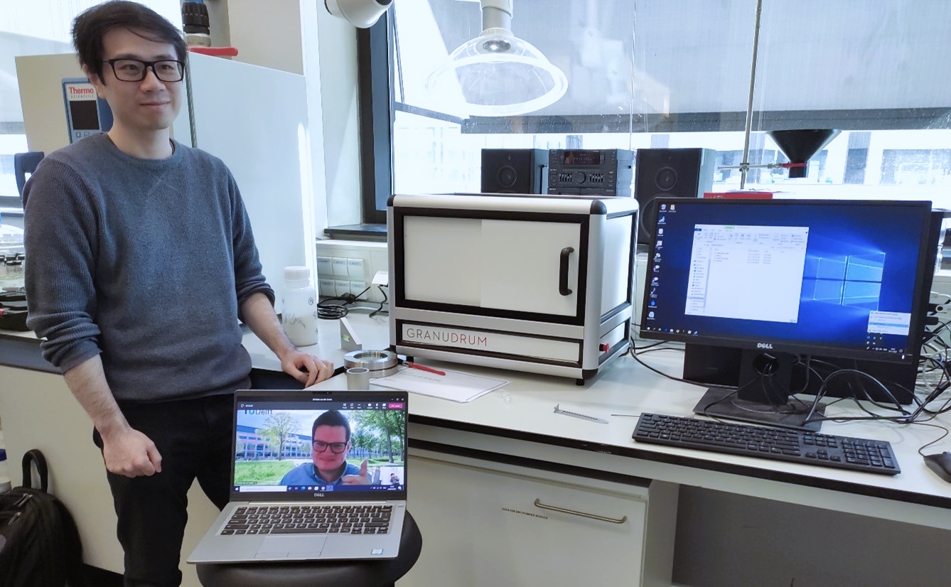 Photo of the Granudrum Instrument installed at TU Delft with Professor Gabrie Meesters and Christian Van Der Sande